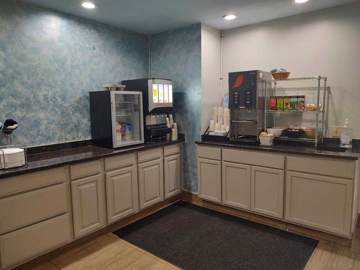 Hilltop Inn & Suites, Near Foxwoods Casino North Stonington Extérieur photo