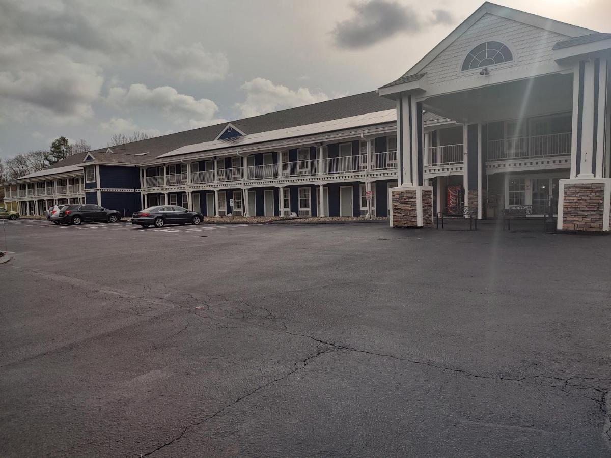 Hilltop Inn & Suites, Near Foxwoods Casino North Stonington Extérieur photo