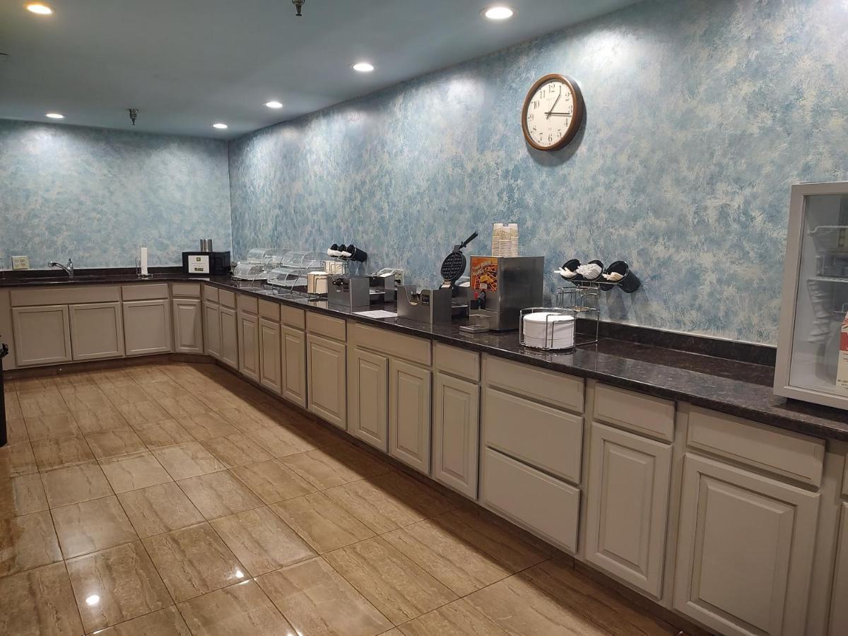 Hilltop Inn & Suites, Near Foxwoods Casino North Stonington Extérieur photo