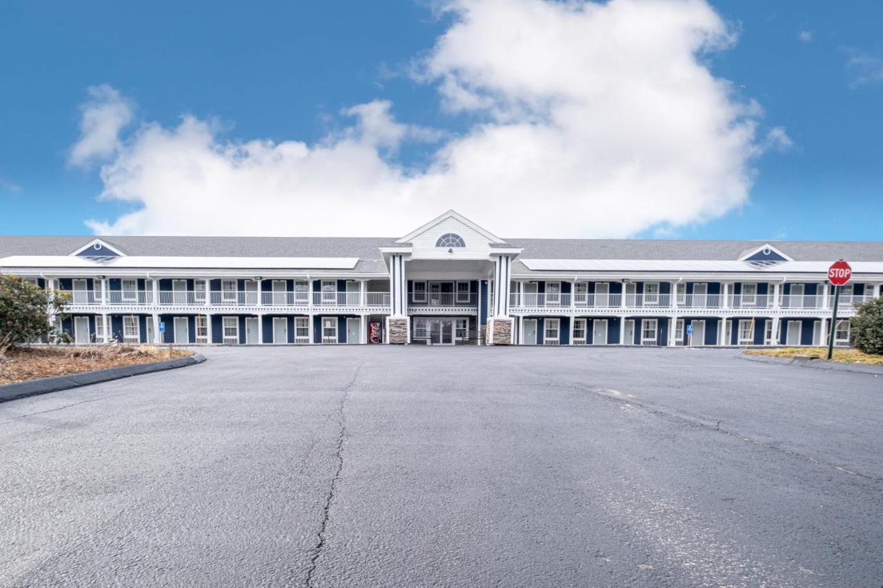 Hilltop Inn & Suites, Near Foxwoods Casino North Stonington Extérieur photo