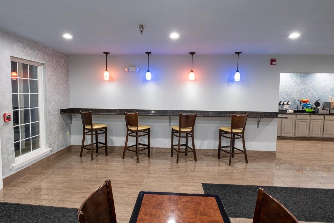 Hilltop Inn & Suites, Near Foxwoods Casino North Stonington Extérieur photo