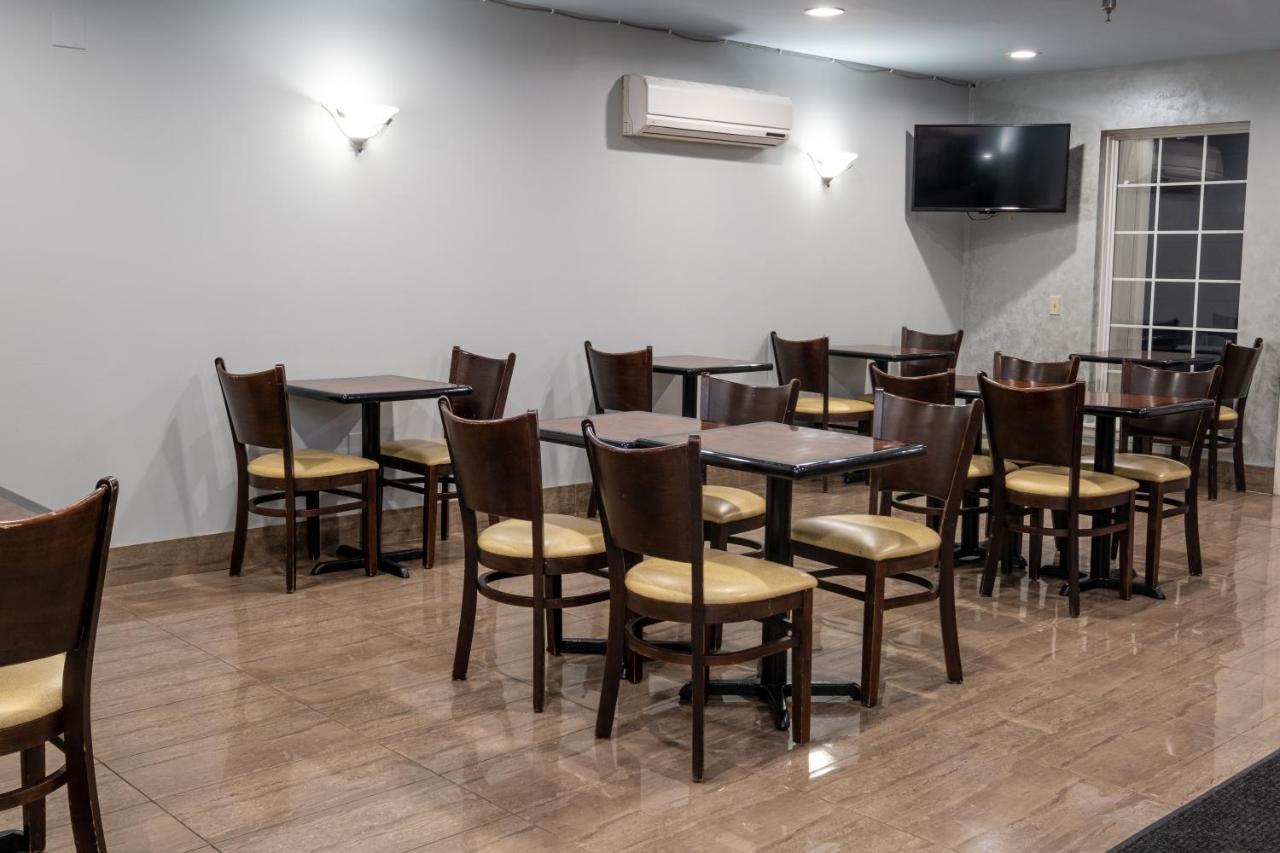 Hilltop Inn & Suites, Near Foxwoods Casino North Stonington Extérieur photo