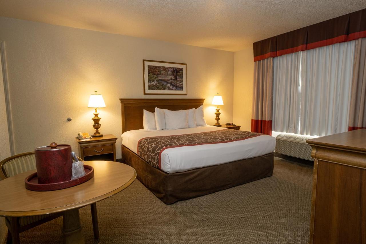 Hilltop Inn & Suites, Near Foxwoods Casino North Stonington Extérieur photo