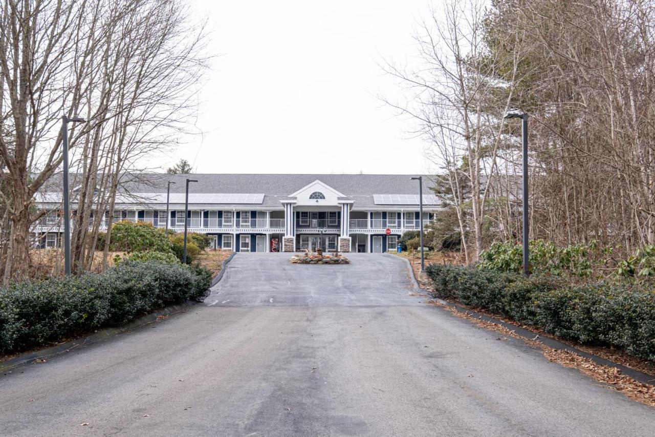 Hilltop Inn & Suites, Near Foxwoods Casino North Stonington Extérieur photo