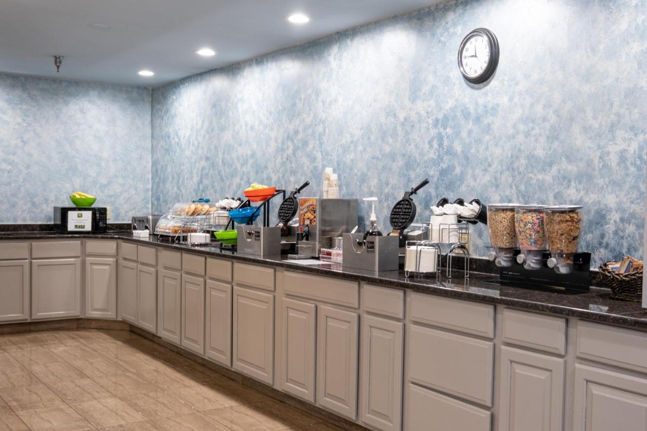 Hilltop Inn & Suites, Near Foxwoods Casino North Stonington Extérieur photo