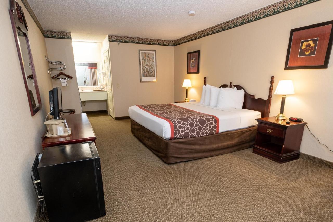 Hilltop Inn & Suites, Near Foxwoods Casino North Stonington Extérieur photo