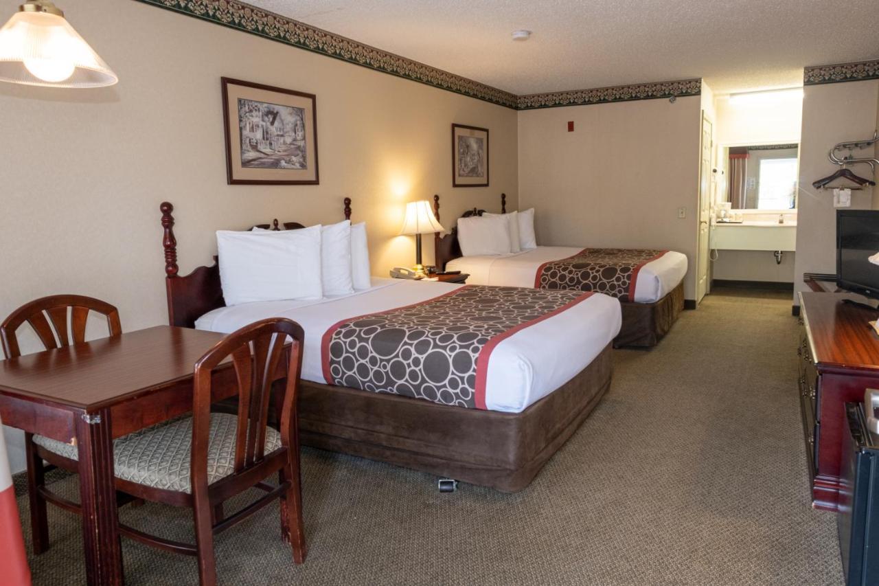 Hilltop Inn & Suites, Near Foxwoods Casino North Stonington Extérieur photo