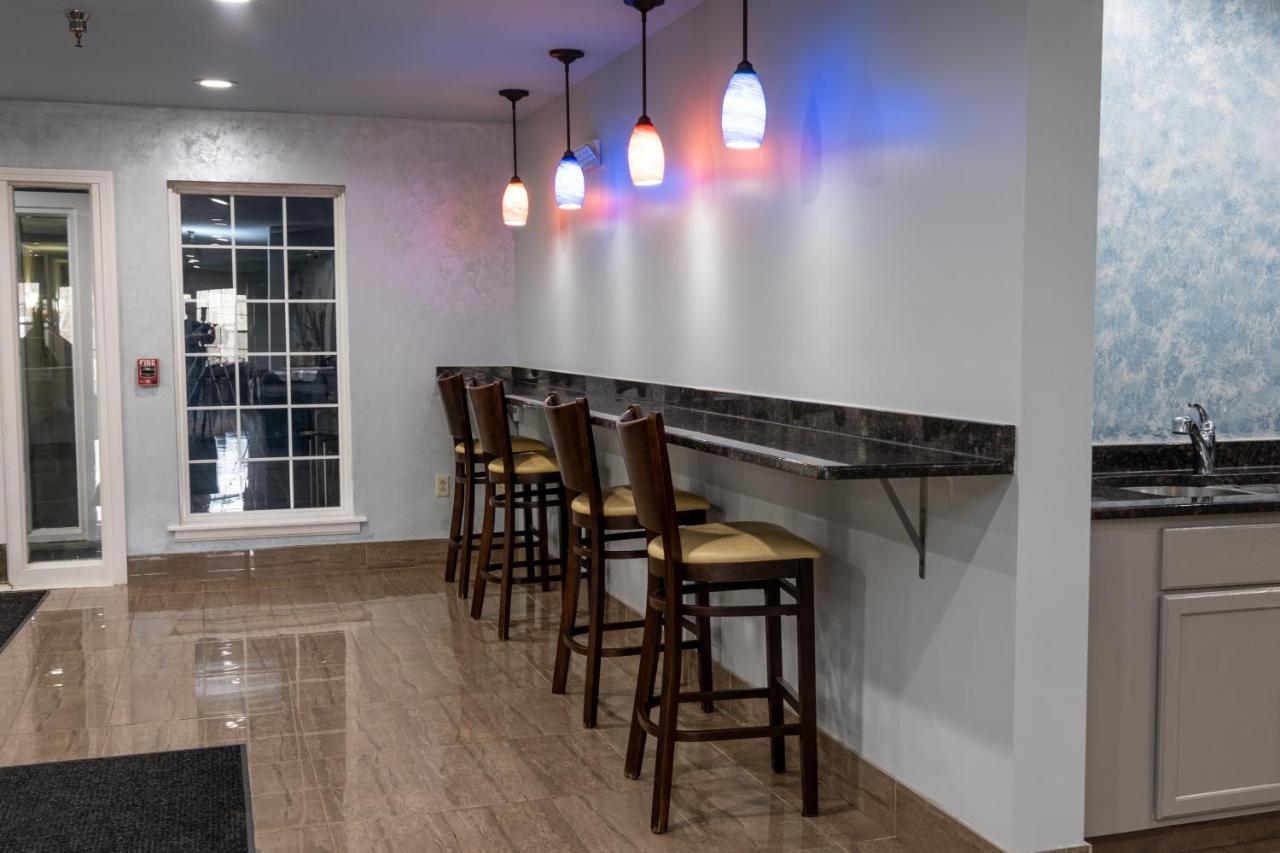 Hilltop Inn & Suites, Near Foxwoods Casino North Stonington Extérieur photo