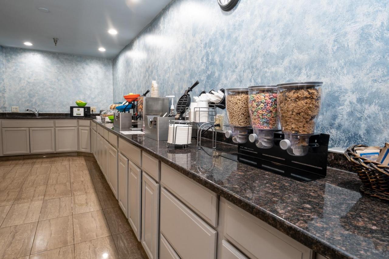 Hilltop Inn & Suites, Near Foxwoods Casino North Stonington Extérieur photo