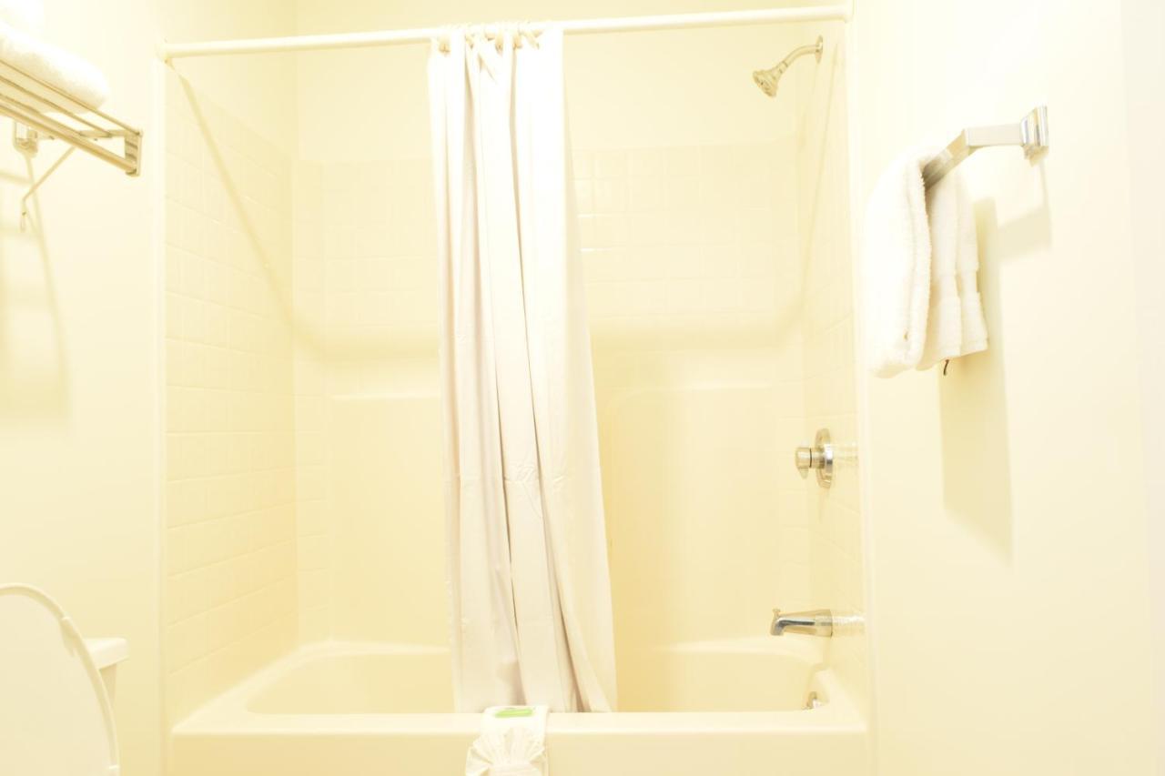 Hilltop Inn & Suites, Near Foxwoods Casino North Stonington Extérieur photo
